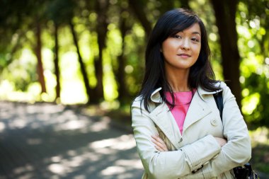 genç kadın Park'ta rahatlatıcı