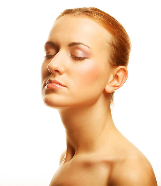 Красивое женское лицо
