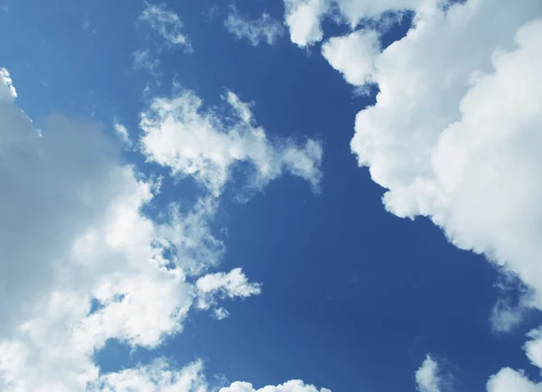 The Blue Sky and Clouds — Stock Photo, Image