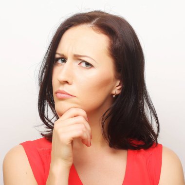 Düşünme kadın. Stüdyo vurdu.