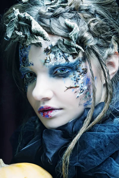 Kvinna med creative make up. Halloween-tema. — Stockfoto