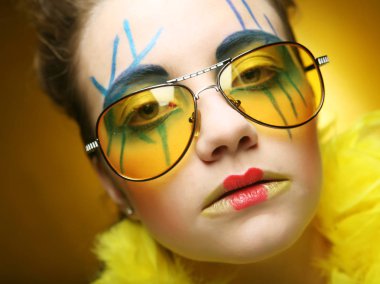  yaratıcı sima, genç kadın