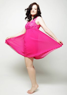 pembe elbiseli kız uçan peri 