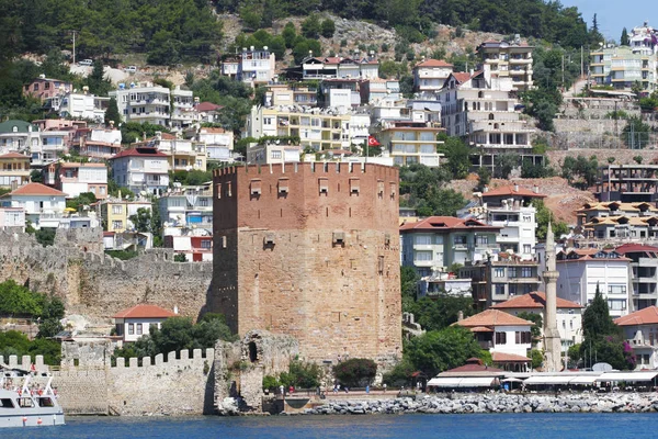 Alanyas mediterranean coastline and Ottoman castle — Stock Photo, Image