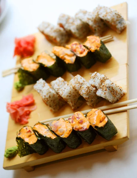 Comida japonesa. Sushi. . — Fotografia de Stock