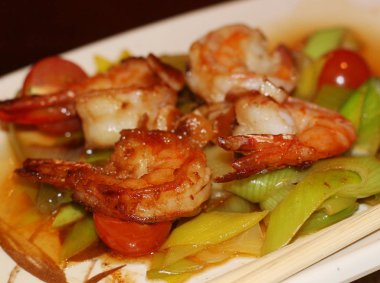 Seadood ve domates soslu erişte.