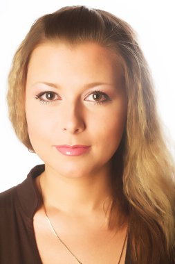 Beyaz tenli güzel kadın.