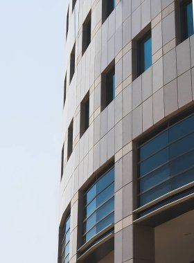 Kurumsal binalar soğuk tonları