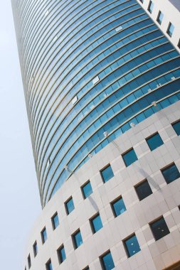 Kurumsal binalar soğuk tonları