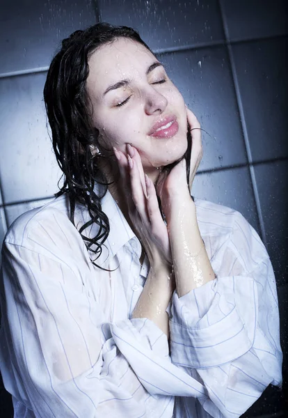 Bir Duş Alarak Güzellik Kız — Stok fotoğraf