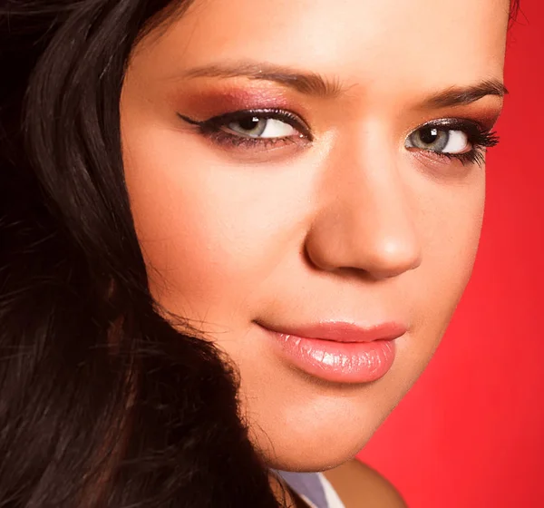 Woman smiling over a red background — Stock Photo, Image