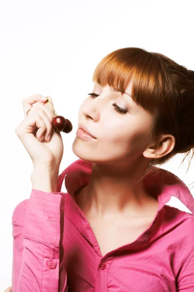 Chica con cereza — Foto de Stock