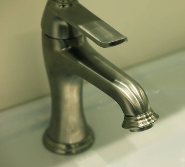 Modern banyo musluğu