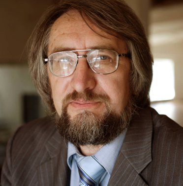 kıdemli yetişkin profesör