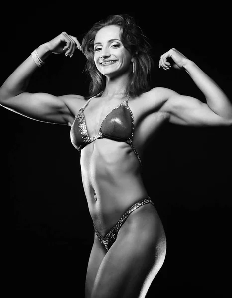 Vacker kvinna bodybuilder — Stockfoto