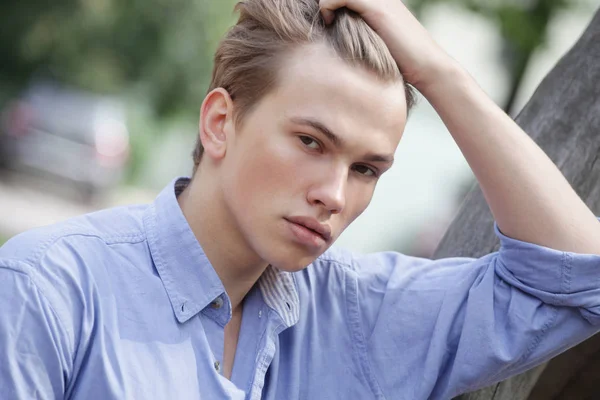 Stylish man portrait in summer park. — Stock Photo, Image