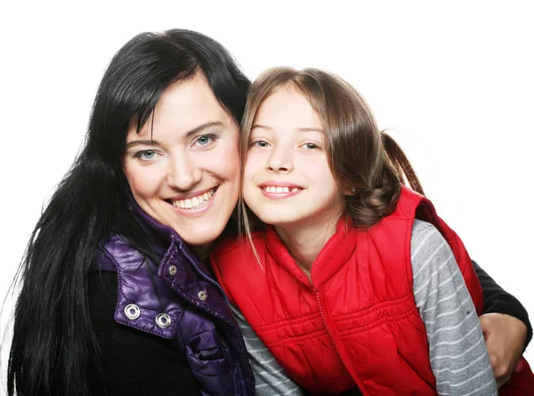 Moeder en haar dochter glimlachen naar de camera Stockfoto