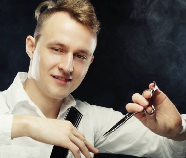 Genç t kuaförlük portresi 