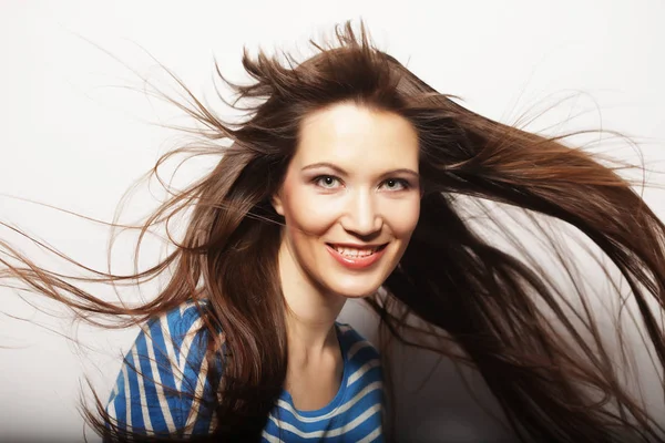 Mujer joven con viento en el pelo —  Fotos de Stock