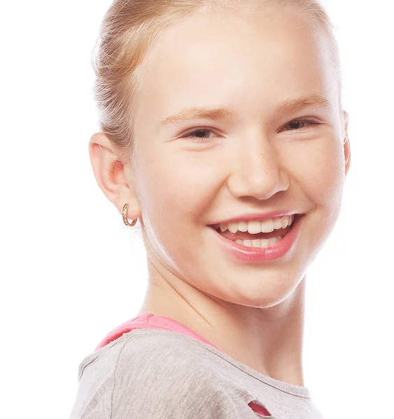 Kleines glückliches Mädchen mit großem Lächeln. — Stockfoto