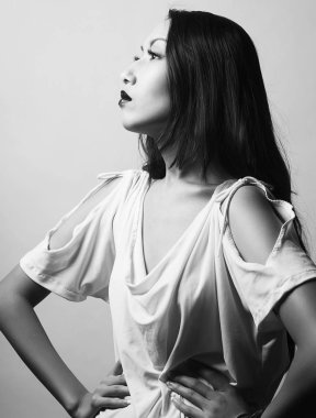 Güzel genç Asya modeli. Stüdyo vurdu. yakın çekim