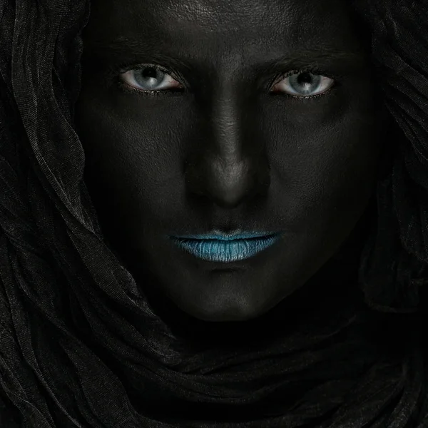 Model z black face. — Zdjęcie stockowe