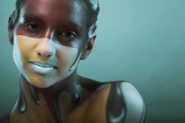 yaratıcı yüz-sanat, genç kadın