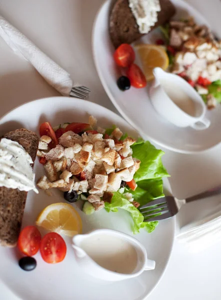 Traditional caesar salad — Stock Photo, Image