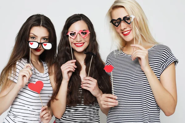 Drie meisjes beste vrienden klaar voor feest — Stockfoto