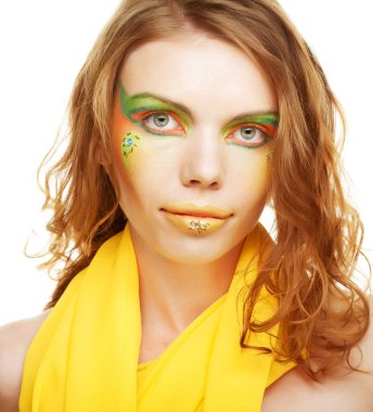 Güzel görünüyorsun. parlak makyaj