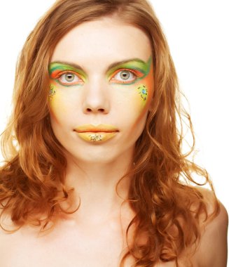 Güzel görünüyorsun. parlak makyaj