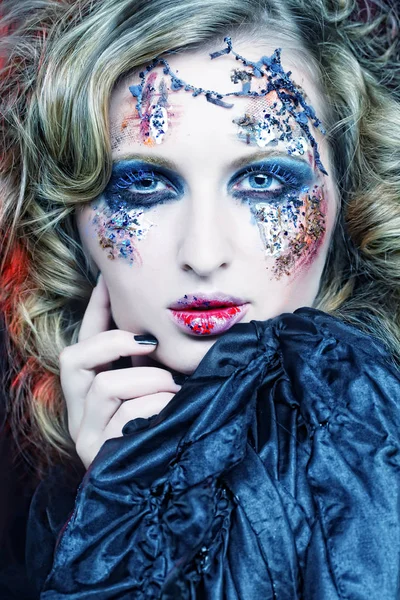 Donna con trucco creativo. Tema di Halloween . — Foto Stock