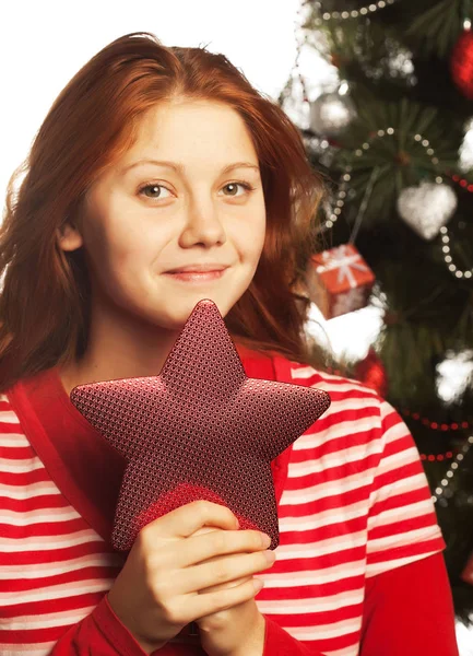 Ragazza con stella albero — Foto Stock