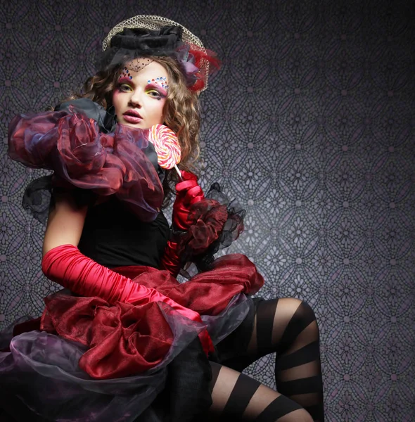Модный снимок женщины в стиле doll. Creative make-up. Fantasy dr. — стоковое фото