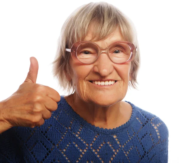 Vieja Feliz Mujer Mostrando Signo Sobre Fondo Blanco —  Fotos de Stock