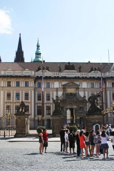 Eintritt in die Prager Burg, Tschechische Republik. — Stockfoto
