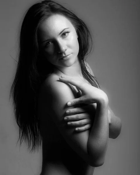 Topless bescheiden meisje — Stockfoto