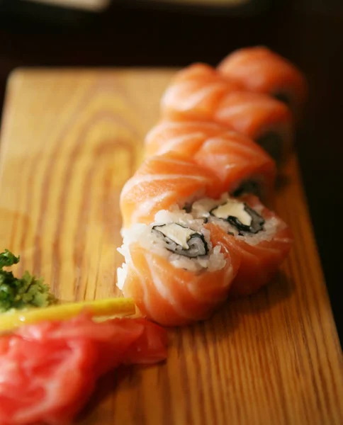 日本の伝統的な食べ物は-ロール — ストック写真
