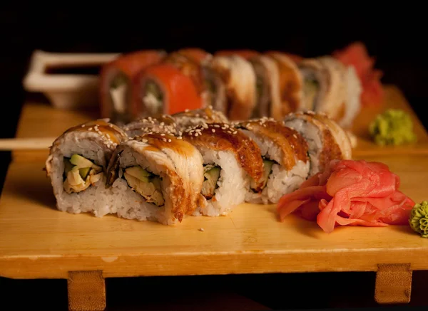 Des sushi. Des rouleaux. gros plan — Photo