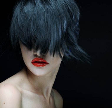  kısa siyah saçlı Genç güzel kadın 