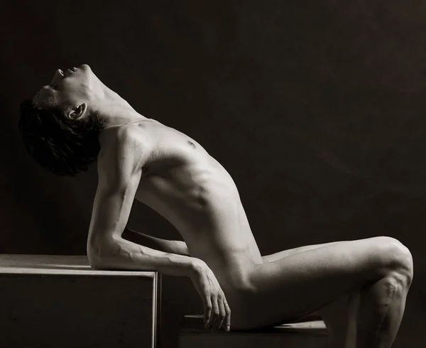 赤裸的年轻男子 — 图库照片