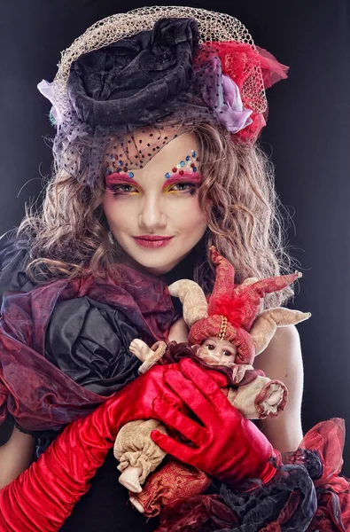 Foto de moda de mujer en estilo muñeca. Maquillaje creativo. Fantasía dr —  Fotos de Stock