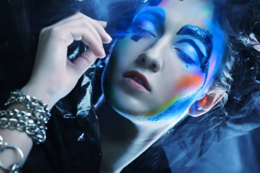 Parlak yaratıcı makyaj.