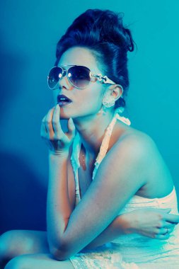 Studio poz moda bayan