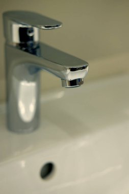 Modern banyo musluğu