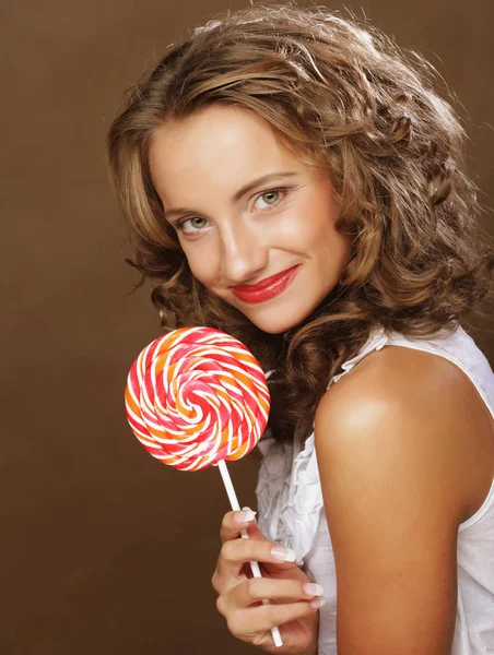 Beauty curly girl portrait holding colorful lollipop. — Stock Photo, Image