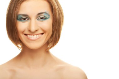 Yaratıcı makyaj. genç kadın üzerinde beyaz izole