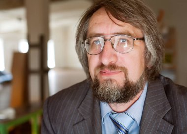 kıdemli yetişkin profesör