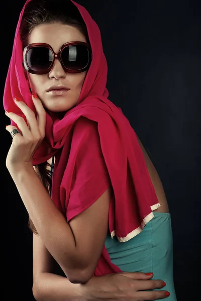 Hermosa mujer con gafas de sol — Foto de Stock