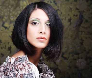  kısa siyah saçlı Genç güzel kadın 